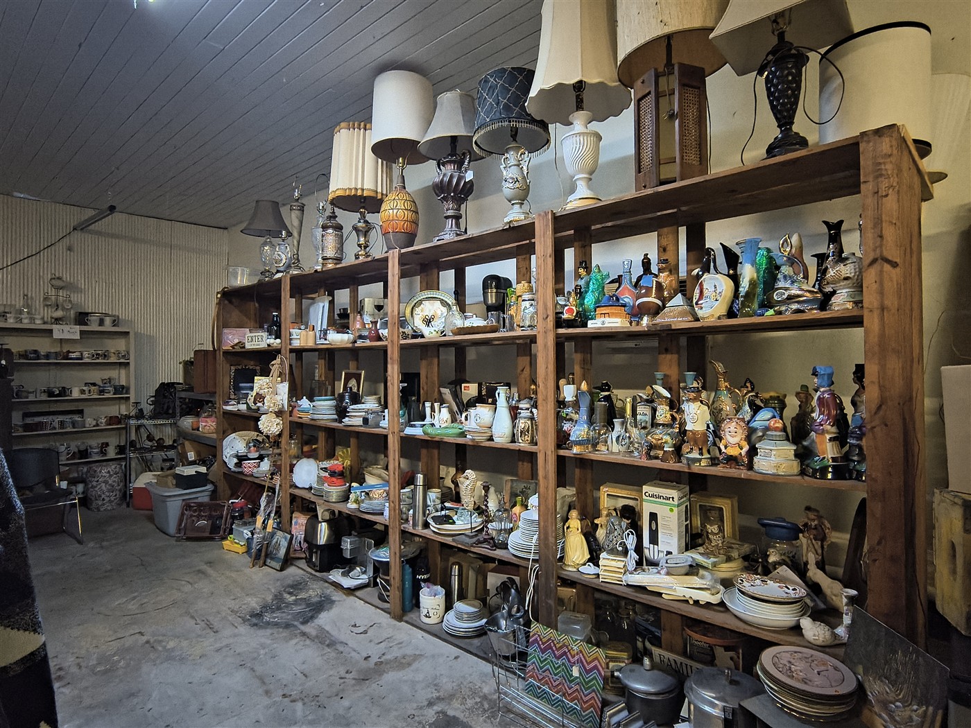 Figurines and decorative pieces